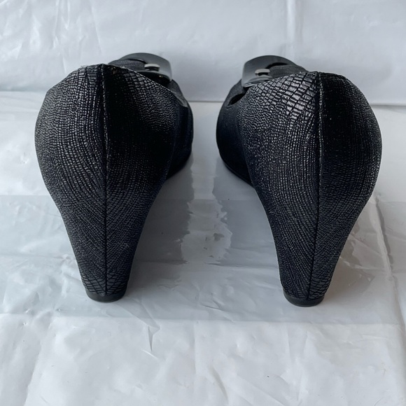 Stuart Weitzman wedge heels, 9 1/2, 3” wedge, in pristine condition and unworn - Picture 2 of 7